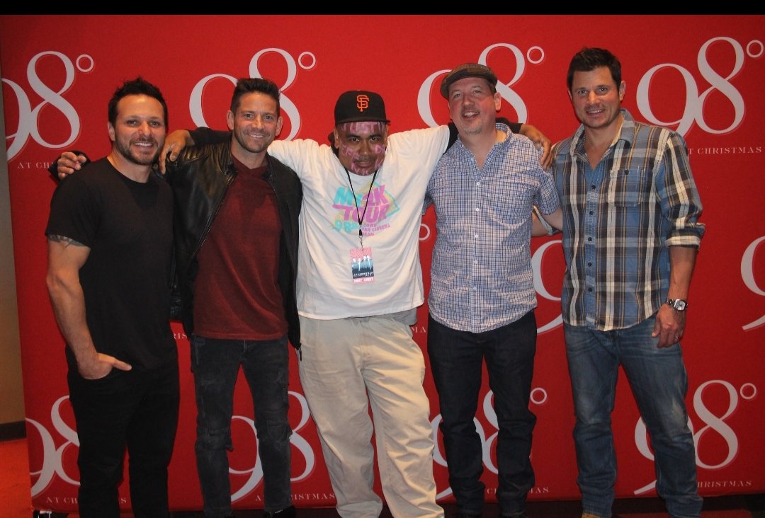 dantes0814's tweet photo. @NickLachey Thank you for a memorable evening last night #98christmasvip https://t.co/IWWhnPH9cS