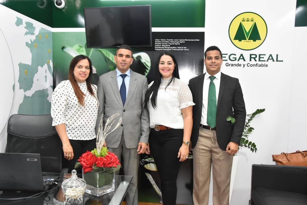 Expocooprd2018's tweet image. Los representantes de Vega Real en la @expocooprd2018 🌄 #elcooperativismoesintegración #vegareal #grandeyconfiable #lamarcadelascooperativas #expocooprd2018 #integración #apoyo #cooperativismo #santodomingo #feriacooperativa