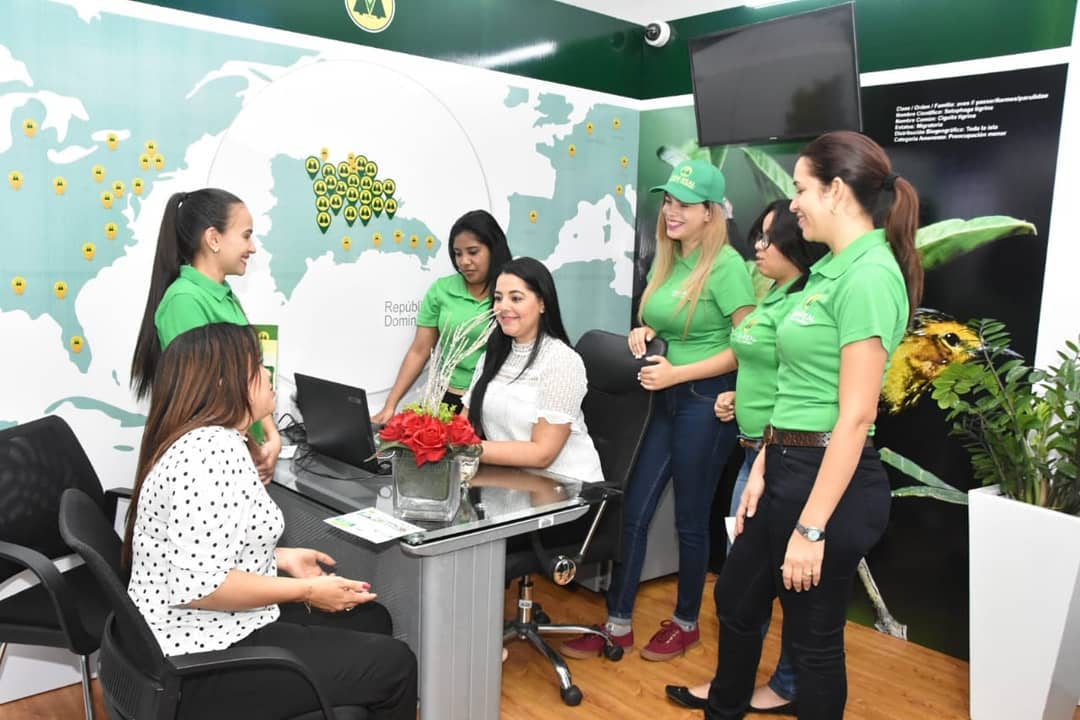 Expocooprd2018's tweet image. Los representantes de Vega Real en la @expocooprd2018 🌄 #elcooperativismoesintegración #vegareal #grandeyconfiable #lamarcadelascooperativas #expocooprd2018 #integración #apoyo #cooperativismo #santodomingo #feriacooperativa