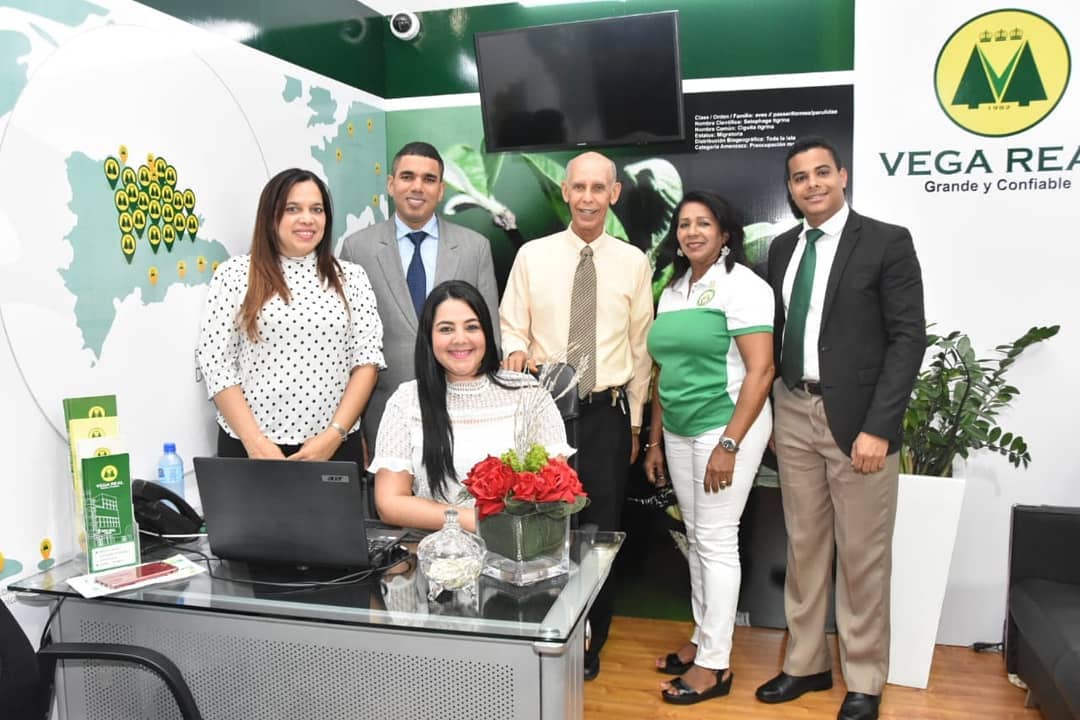 Expocooprd2018's tweet image. Los representantes de Vega Real en la @expocooprd2018 🌄 #elcooperativismoesintegración #vegareal #grandeyconfiable #lamarcadelascooperativas #expocooprd2018 #integración #apoyo #cooperativismo #santodomingo #feriacooperativa