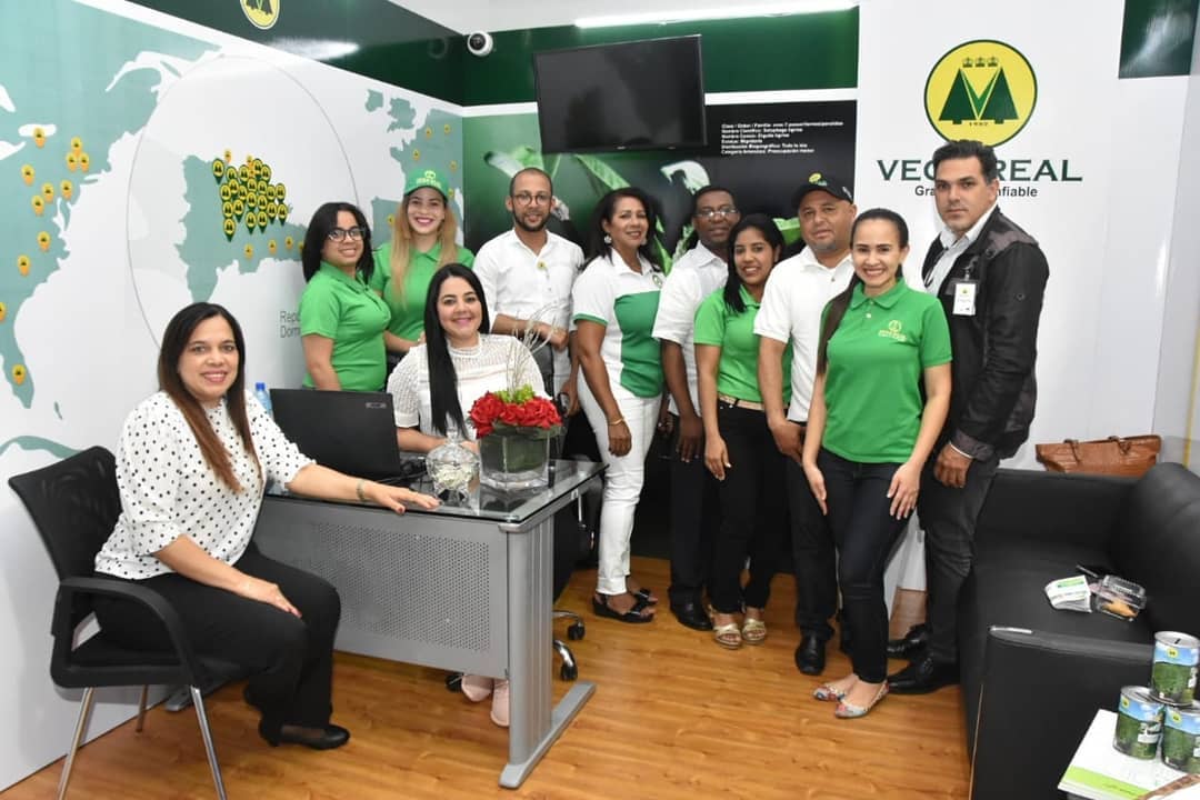 Expocooprd2018's tweet image. Los representantes de Vega Real en la @expocooprd2018 🌄 #elcooperativismoesintegración #vegareal #grandeyconfiable #lamarcadelascooperativas #expocooprd2018 #integración #apoyo #cooperativismo #santodomingo #feriacooperativa