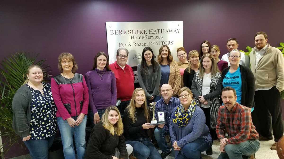 FRTCharities's tweet photo. Here are a few of the #BackpackChallenge2018 office winners accepting their awards. #ThankYou for helping raise $106,000 for @C2CPhiladelphia provide children with backpacks filled with school supplies! https://t.co/hjsNIUu6LW
