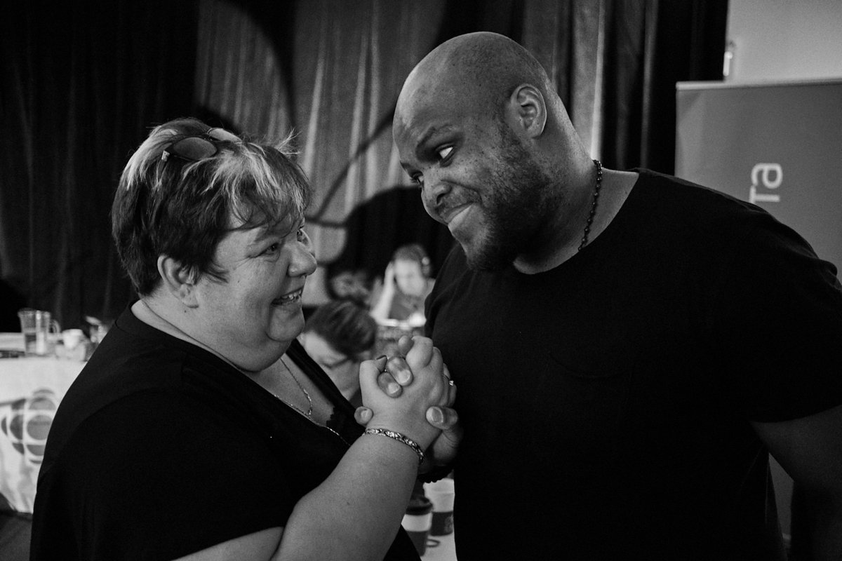 YaoMusique's tweet photo. Beaucoup d’amour et de respect pour cette femme! Merci Sylvie de te démener pour le Regroupement Artistique Francophone de l’Alberta! ❤️

#yaomusique #soul #funk #slam #musiquefranco #hiphop #nomade411 #spectacle #UnisTV #CCF18 #yao4236 #nomadelatournee #touring #artists https://t.co/IxzIi3BZf9
