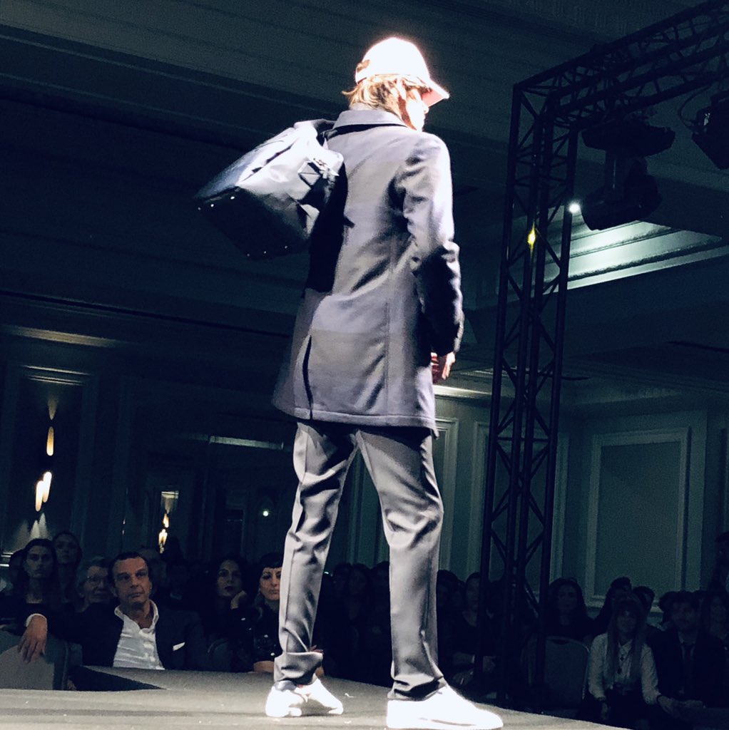 cedrichauvet1's tweet photo. #SIM2018 PART II
Défilé @edenparkparis à @VilledeNice avec #AvenueMontaigne de @SKEMA_BS !
#SKEMA #PGE #association #luxe #mode #fashion #design #frenchriviera https://t.co/aqpS4Sgptg