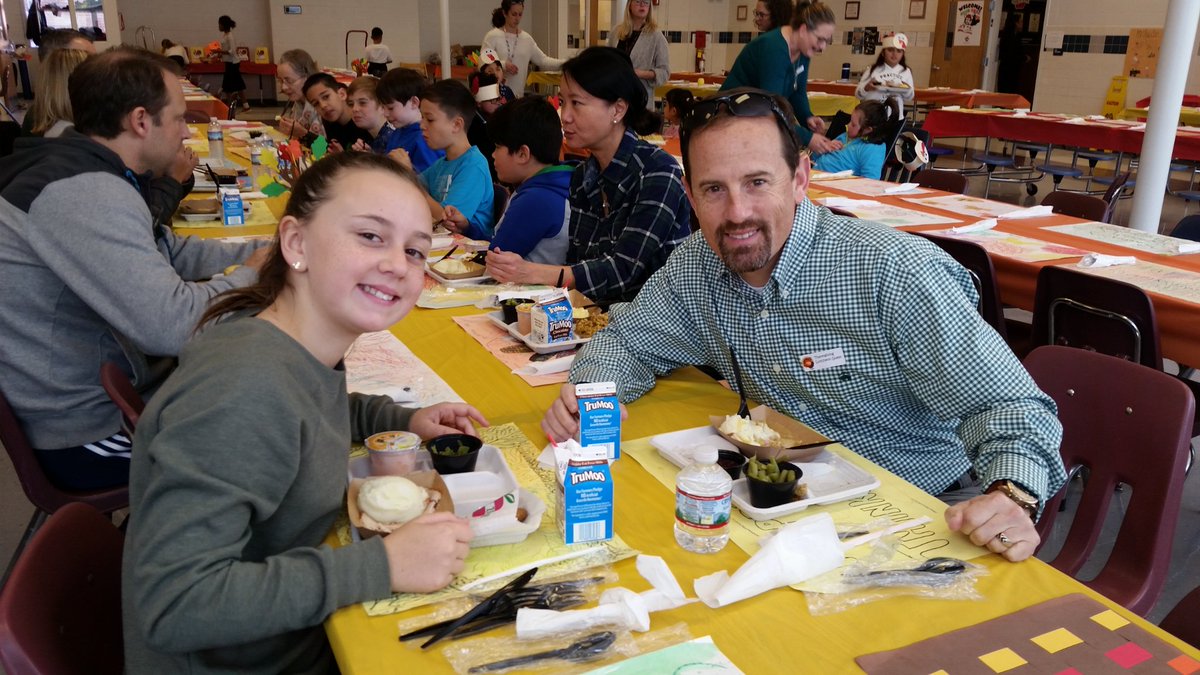 6thGradeBHES's tweet photo. Shout-out to all the staff members and volunteers who made the Thanksgiving Luncheon a huge success! @bushhilles @Principal_Duffy @SusanTarabishi https://t.co/edupUmvjgv