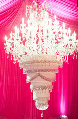 18 Facts About Celebrity Wedding Cakes That Will Make You Dribble buzzfeed.com/benhenry/celeb…