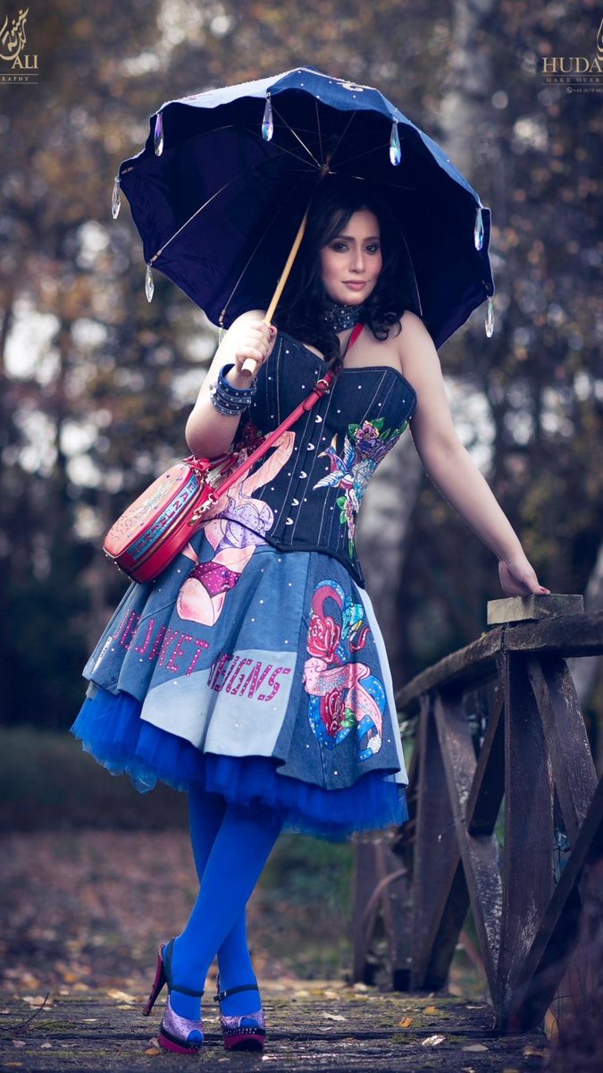 no1vintagegirl's tweet photo. https://t.co/Z8P2mzEdXd #singer @MaherGillani wears "#Vintagerocks ' #customdenim #vintage #corsetdress + "#loveisintheaircollection #parasol " #handpaint @swarovski + "#Fairy " #vintagebag + " The #purpleandblack #jewel" #customheels #completeoutfits by @jeanjacketdesigns https://t.co/IUfoN2hr7a