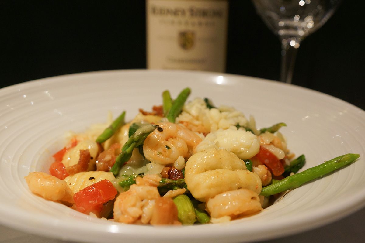 Our feature this weekend is a delicious Seafood Gnocchi Asparagus!
With pancetta, sautèed spinach and asparagus, Langostino Lobster, Shrimp, bacon, tomatoes &amp; olive oil
