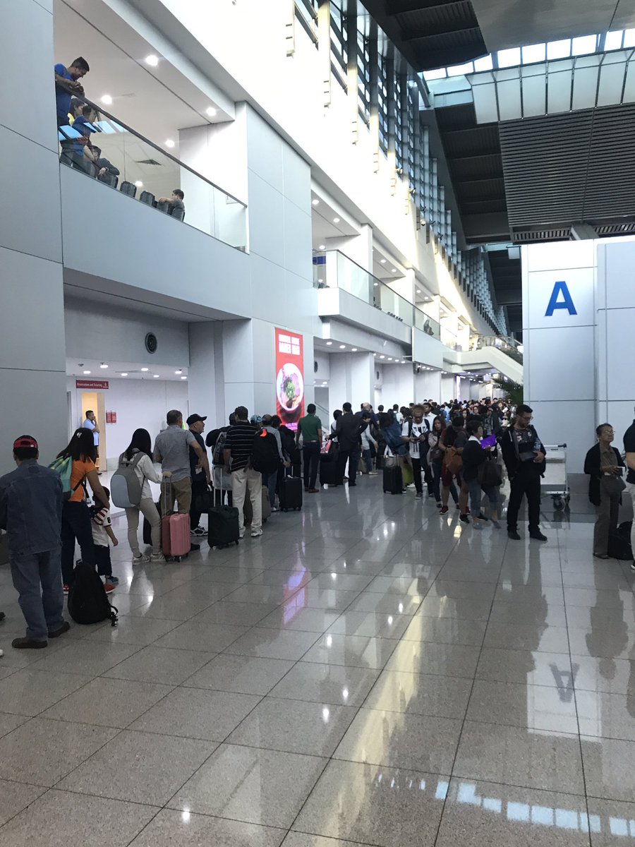 MoleyMMole's tweet photo. In the longest queue ever to get through immigration @ManilaNinoy . Truly spectacular lack of service. Nobody dealing with it. But people patient. #shouldntbelikethis https://t.co/kHu6V0pAus