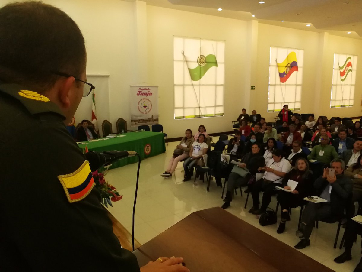 PoliciaBoyaca's tweet photo. Somos unidad de puertas abiertas para todas las estrategias que protegen la integridad de las personas.Hoy extendemos el saludo de bienvenida a @Asojuntas en su "II Congreso de Juntas de Acción Comunal" #MásCercaDelCiudadano https://t.co/BwtMoDccjS