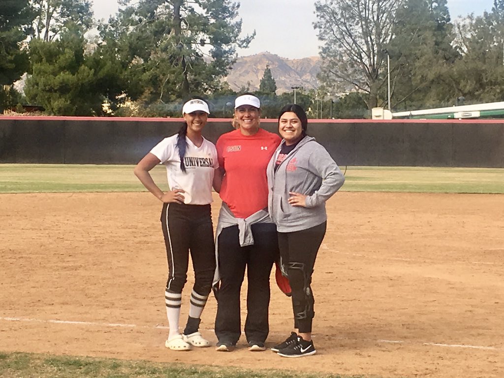 jjgonzalesx4's tweet photo. ❤️🖤 Great Day at CSUN ❤️🖤        @TjFirecrackers @CSUNSoftball @tairiaflowers @CheridanH11 https://t.co/h8j76BCr8B