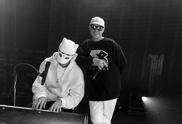 Cro_Offic_Czech's tweet image. @thisiscro IG:  Jen 🖤 // Nur 🖤 @realtrettmann 📷 @kitschkrieg
#cro #croczech #truworks #truworksrecords #tru #fakeyou #pandagang #gandapang #croofficialczechfanclub #viovio #fashion #CarloWaibel #Tschechien #Czech #Germany #Deutschland #thisiscro #music #hudba #raop #czechgir…