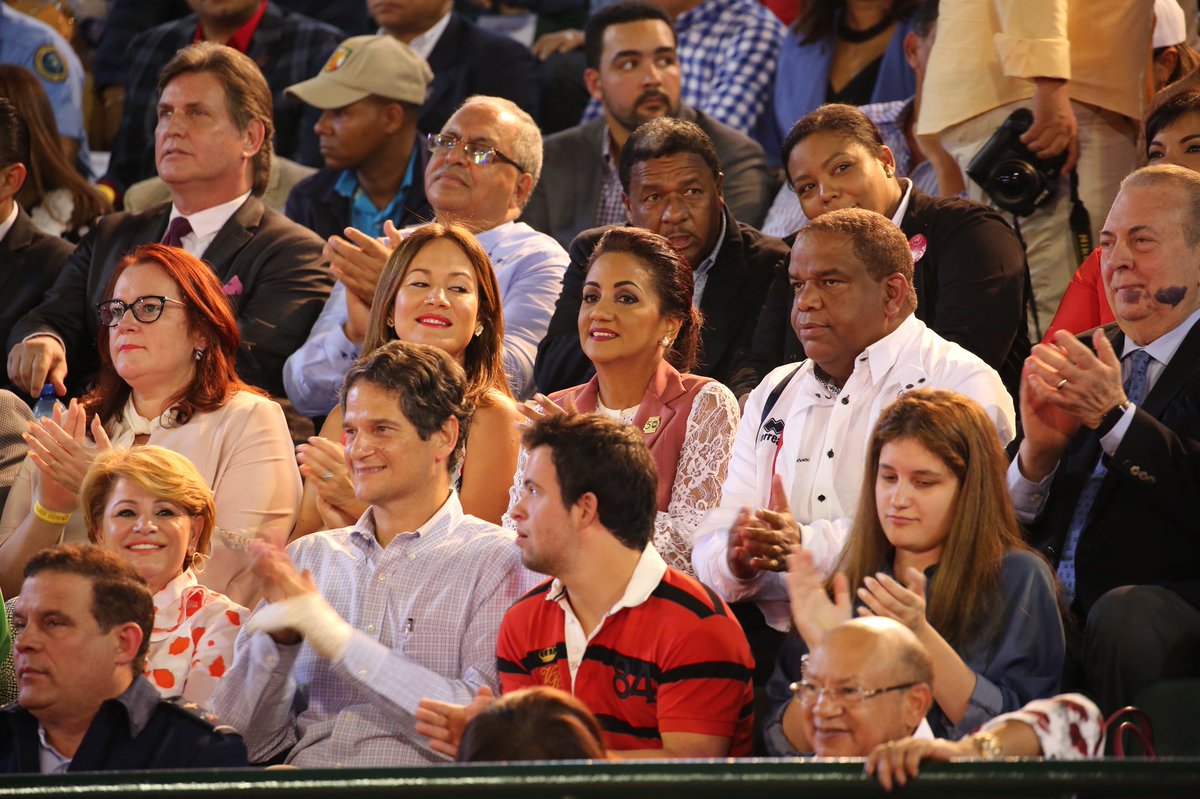 RDincluye2018's tweet photo. Con alegría y mucha de nostalgia iniciamos la ceremonia de clausura del Invitacional Mundial de Tenis, luego de una semana de juegos, cultura y celebración de la INCLUSIÓN.

#UnidosPorLaInclusión #RDincluye2018 https://t.co/iBwz0z5R4v