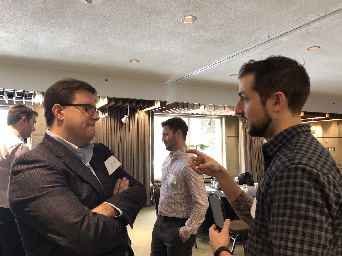 10EMConf's tweet photo. Ending our day with a power networking event for people to share ideas and stories about their side gigs and experiences! #meded https://t.co/x6IkjZhR2G