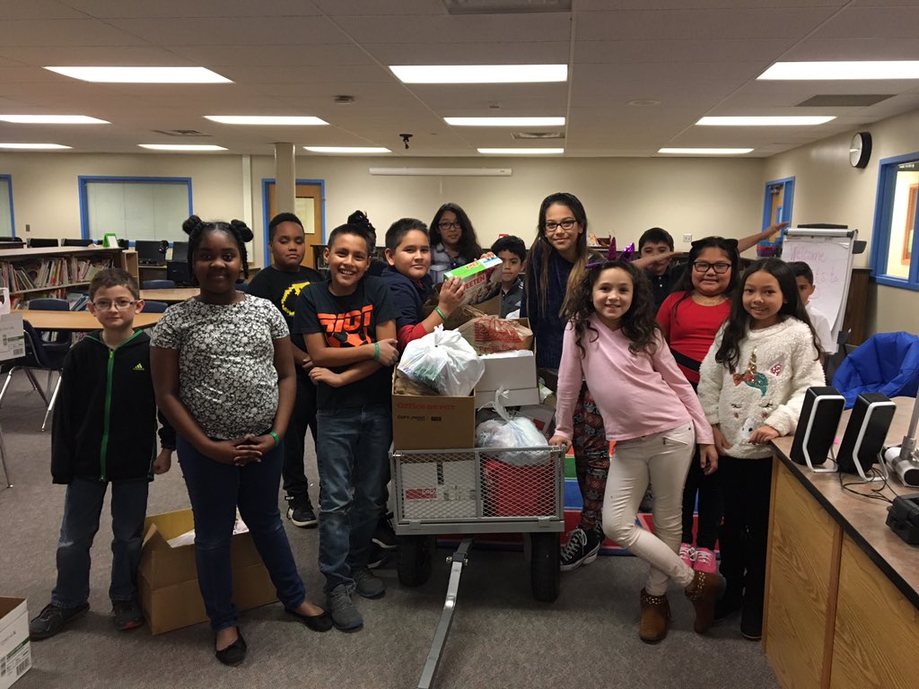 MontereyHSD2's tweet photo. Monterey Student Council collects 350 pounds of food for Care and Share Harvest of Love in 5 days! Way to go for our fist community service project! https://t.co/QVxfsp1Xbx