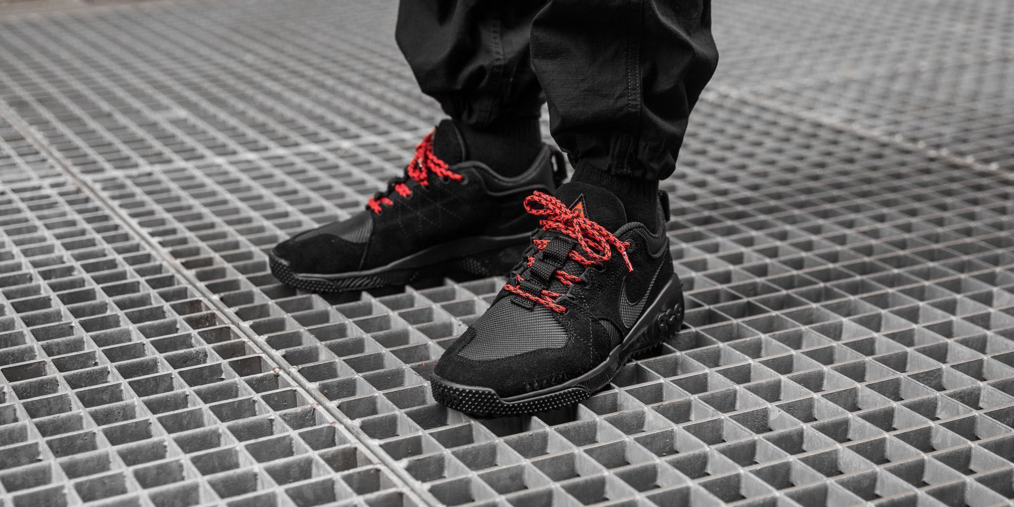 nike acg dog mountain black oil grey