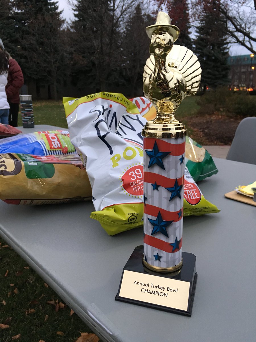MUSchroederHall's tweet photo. We need Schroeder residents to come play in the Turkey Bowl. We are at the West Town Square!!! https://t.co/6lZ7KF0s9P