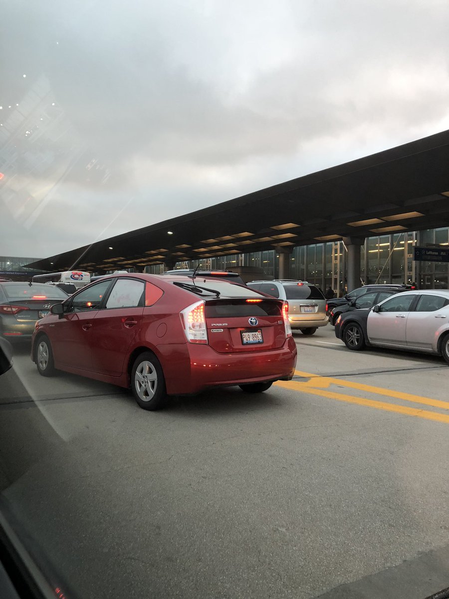 Mahony5664's tweet photo. There’s even Traffic jams at the airports in Chicago!  Luckily there are no lines inside...my lucky day!  #chicago https://t.co/30X3sPESJV