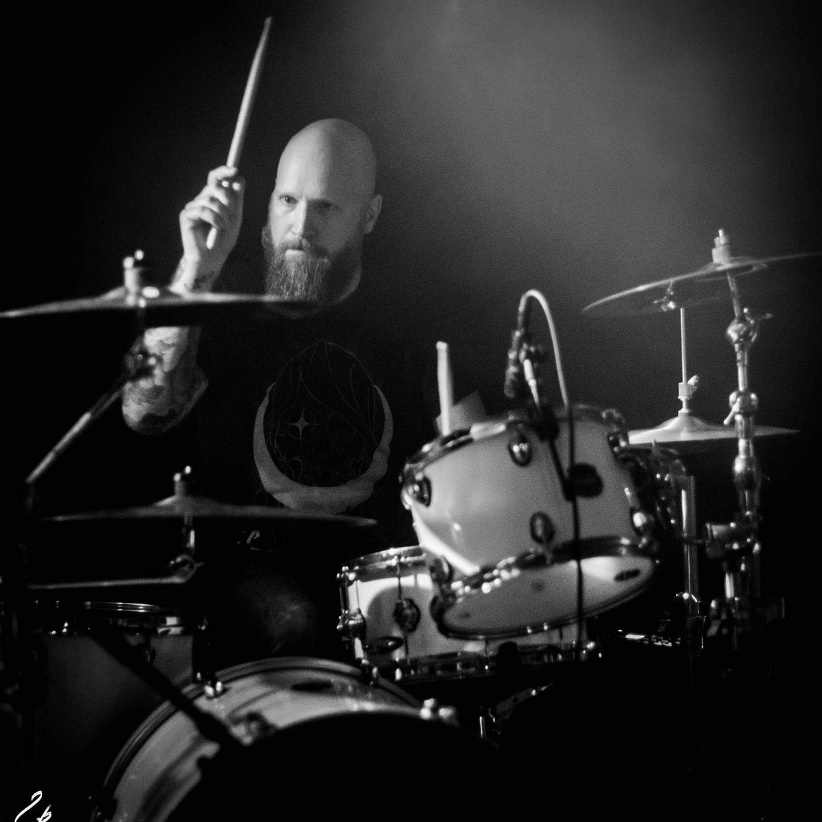 _JaneLake_'s tweet photo. Matthieu Barthélemy Lienhard from @HUMANSONGmusic

#humansong #BlueSpaces #live #newalbum #newshow #picoftheday #blue #spaces #human #song #weareready #weplaymusic #music #deep #rock #deeprock #light #songs #heretocreate #red #janelake #mathewcorner #drum #drummer #blackandwhite https://t.co/iplFFsYne3
