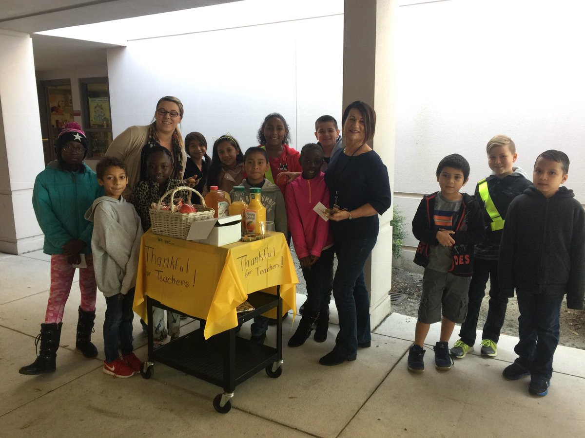 burneymedia's tweet photo. @BurneyElem @Miranda_Rasner  @A_Black1969 @Lisajhendricks1 Student Council spreads Thanksgiving cheer! So much fun to see these kids give back...💕 https://t.co/Dj6neOLmww