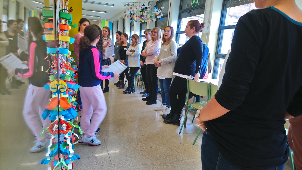 Begonya's tweet photo. L'escola @la_sedeta ens ha rebut avui, #XxCanvi10 , per la #Sessió10 de #Xarxesperalcanvi Moltes gràcies! Idees i molta reflexió compartida. #Laveudelaprenent #SpiralofInquiry #Espiraldindagació #Tuningprotocol #feedback #Amicscrítics #7principis #DUA #UDL #Pupilcenteredapproach https://t.co/424ZmAhwKa