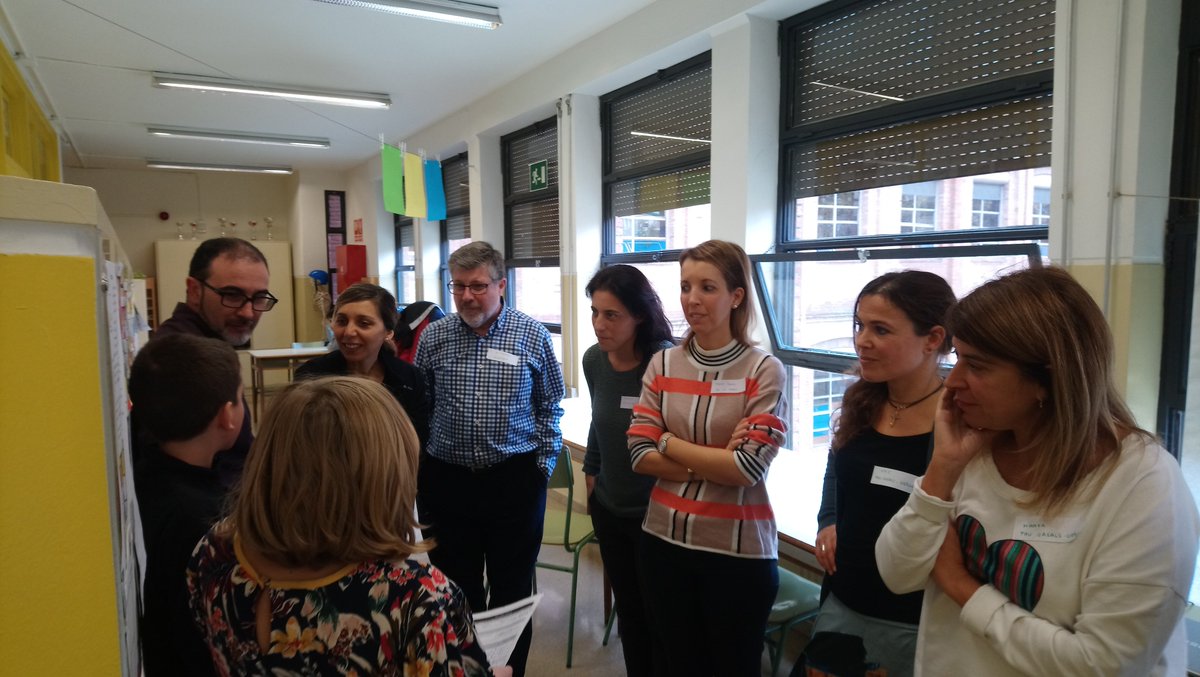 Begonya's tweet photo. L'escola @la_sedeta ens ha rebut avui, #XxCanvi10 , per la #Sessió10 de #Xarxesperalcanvi Moltes gràcies! Idees i molta reflexió compartida. #Laveudelaprenent #SpiralofInquiry #Espiraldindagació #Tuningprotocol #feedback #Amicscrítics #7principis #DUA #UDL #Pupilcenteredapproach https://t.co/424ZmAhwKa