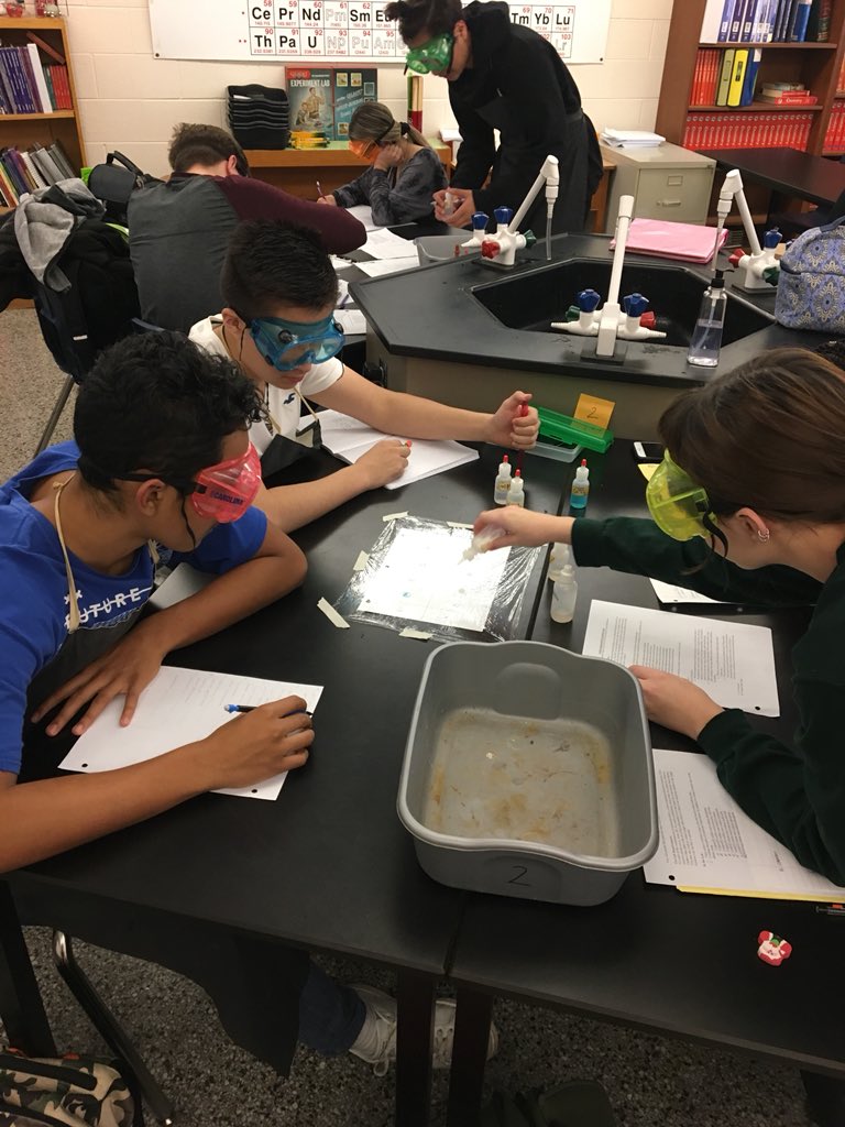 atkinswestchem's tweet image. Checking out double replacement reactions and formation of precipitates @WSFCS_Science #ExpModelDemo  #WeDoScienceWell #RealTimeChem