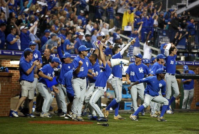 ChaseBryan_2's tweet photo. Blessed and excited to say I have committed to the University of Kentucky. #BBN 🔵⚪️ https://t.co/nfyFPWxVsY