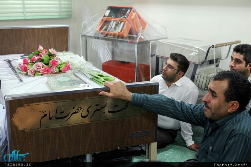 FaryadRadio's tweet photo. "تخت بستری حضرت امام خمینی (ره)"

قضیه ایناس که یکی اومد بت ها رو بشکنه , خودش بت شد! https://t.co/tO708957yR