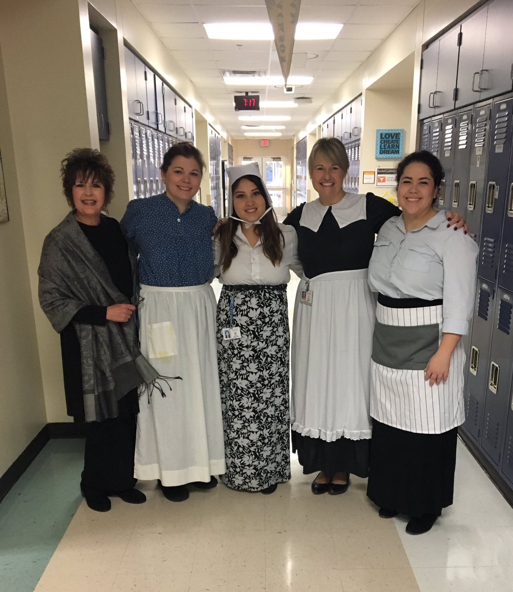 msgoldsticker's tweet photo. Another successful Colonial Day. Happy Thanksgiving! https://t.co/P3ED65NpDh