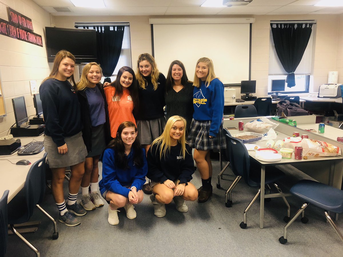 aperture_bbs's tweet photo. Love this year’s school photographers📷💻 Amazing talent and truly beautiful hearts ♥️♥️♥️ #proverbs17v17 https://t.co/xm3KKFawSo
