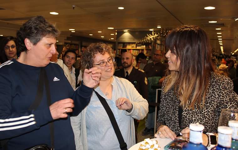 ingarga's tweet photo. Gracias @vanesamartin_  por este momentazo. Enhorabuena por este discazo que es pura magia. 16 canciones llenas de vida, de emociones que tocan el alma. #TodasLasMujeresHabitanEnMi https://t.co/4XBu06imN4