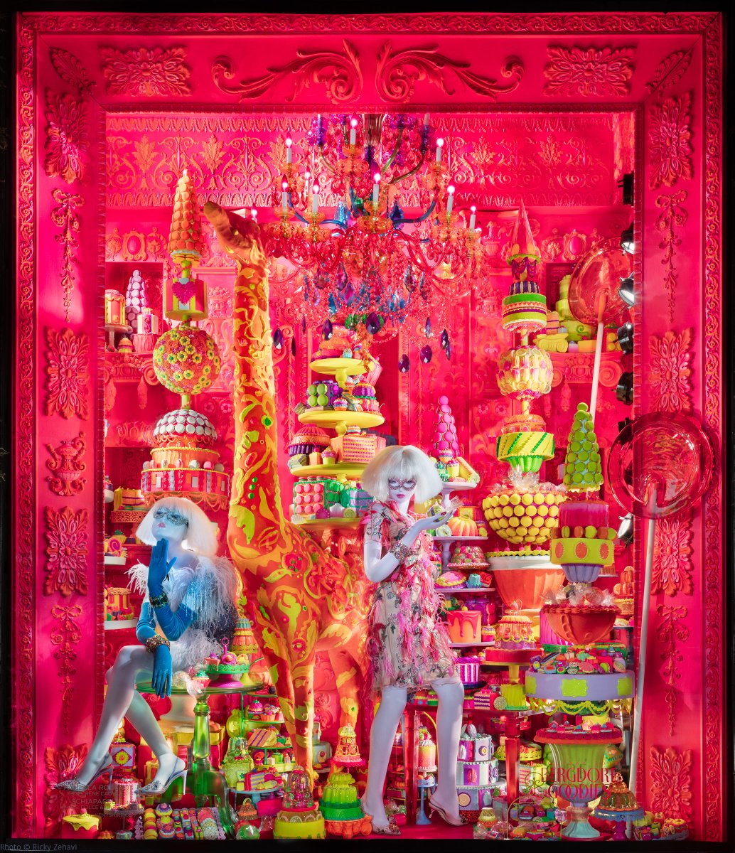 Bergdorfs's tweet photo. #BergdorfGoodies has arrived! Discover the iconic 2018 holiday windows now through January 3rd at 5th Avenue/58th Street. #BGholiday #BGwindows https://t.co/wSJ78d3HpE https://t.co/rGg0ODaV8R