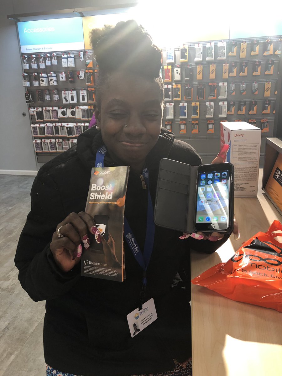 Boost Mobile Holyoke Mall tweet media