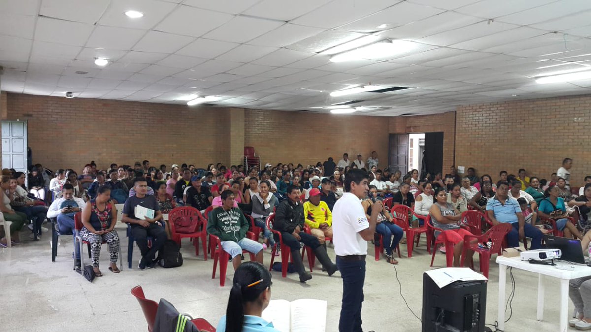 ClaudiaAbre1's tweet photo. Coordinamos y acompañamos a través de nuestro Grupo de #AcompañamientoSocial de #ViviendaGratuita de @ProsperidadCol la conformación de los órganos de dirección y administración del proyecto #LuisAlfonsoAgudelo de #PuertoCaicedo #Putumayo. https://t.co/LJ8XYKGnb9