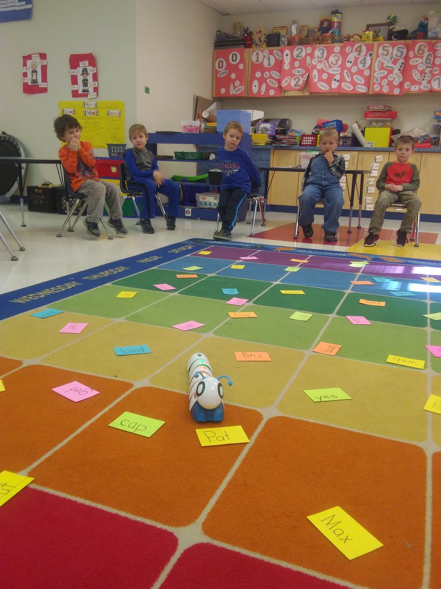 kepelizBPS's tweet photo. Had the best time coding the #codapillar to stop on a short vowel word #bpsdragons https://t.co/wisHH8WBua