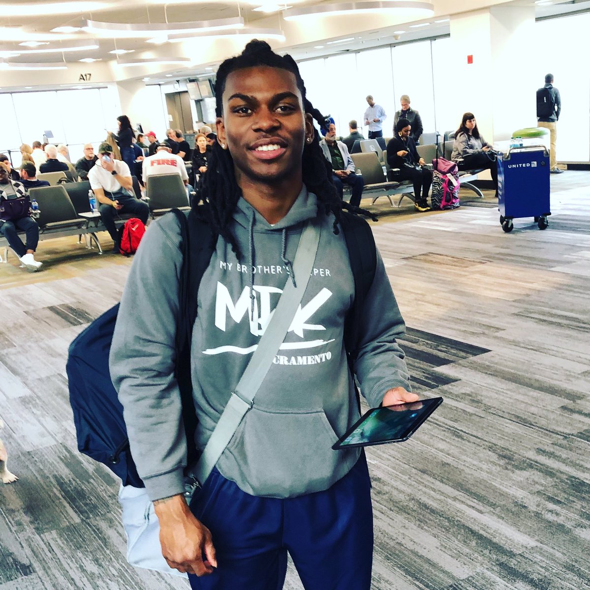 TheCenterSHF's tweet photo. On the way to the @ObamaFoundation Summit! Devontae, #MBKsac Fellow, is going to be sharing his experience from Sacramento to Chicago - follow along at @MBKfellowship #MBKCA #WeAreMBK #sactownready https://t.co/P9Ii9uzA2t