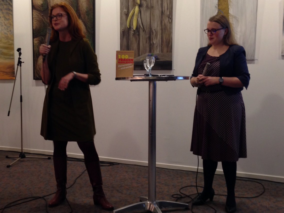 HelmerVerlag's tweet photo. 1A Auftritt in Bensheim: Isabel Rohner & Rebecca Beerheide on tour! #100jahrefrauenwahlrecht #rohnerin #rebbybeer e https://t.co/yTpkMzq8AT
