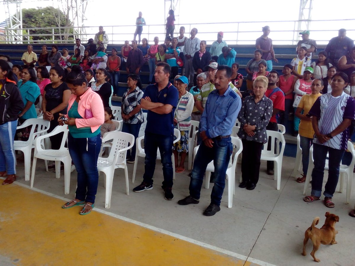 ClaudiaAbre1's tweet photo. Articulamos a través de nuestro Grupo de #AcompañamientoSocial de #ViviendaGratuita de @ProsperidadCol reunión con beneficiarios del #PVG #JuanFelixLondoño del municipio de #Nátaga #Huila, la Alcaldía y  #SurGasdelHuila con el fin de  socializar la instalación del servicio de gas https://t.co/OUpt3gdwNT