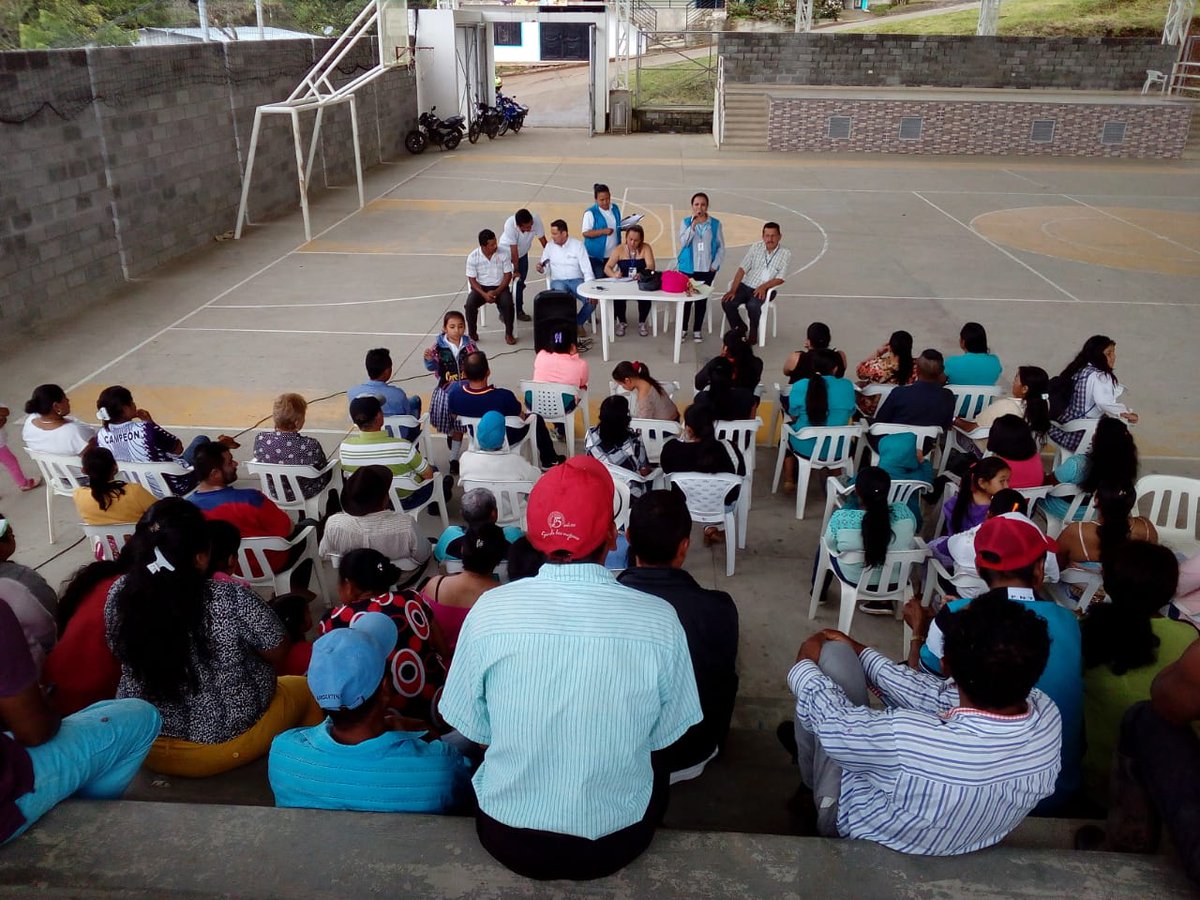 ClaudiaAbre1's tweet photo. Articulamos a través de nuestro Grupo de #AcompañamientoSocial de #ViviendaGratuita de @ProsperidadCol reunión con beneficiarios del #PVG #JuanFelixLondoño del municipio de #Nátaga #Huila, la Alcaldía y  #SurGasdelHuila con el fin de  socializar la instalación del servicio de gas https://t.co/OUpt3gdwNT