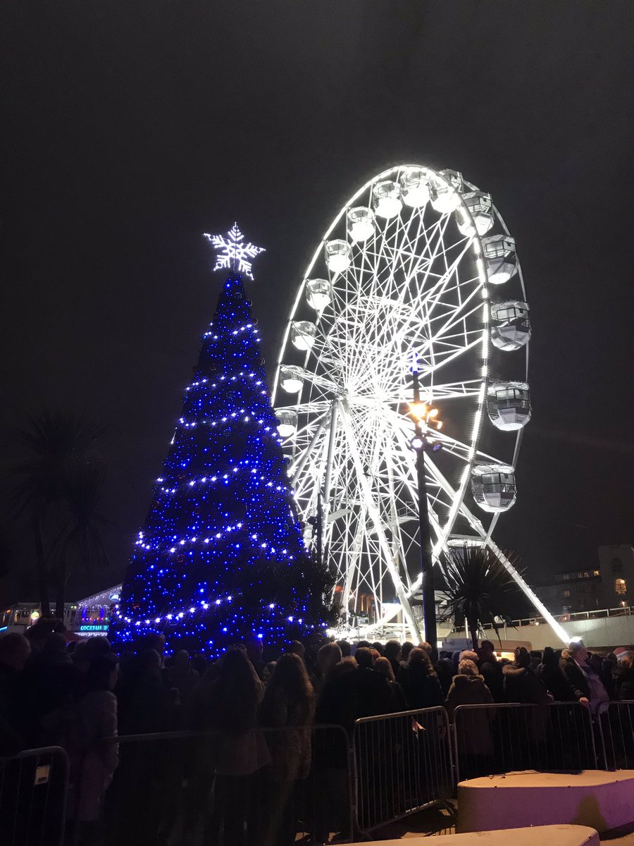 emmac615's tweet photo. Fantastic evening for Christmas switch on. #christmaswonderland #bournemouth https://t.co/j1iqqFeNd6