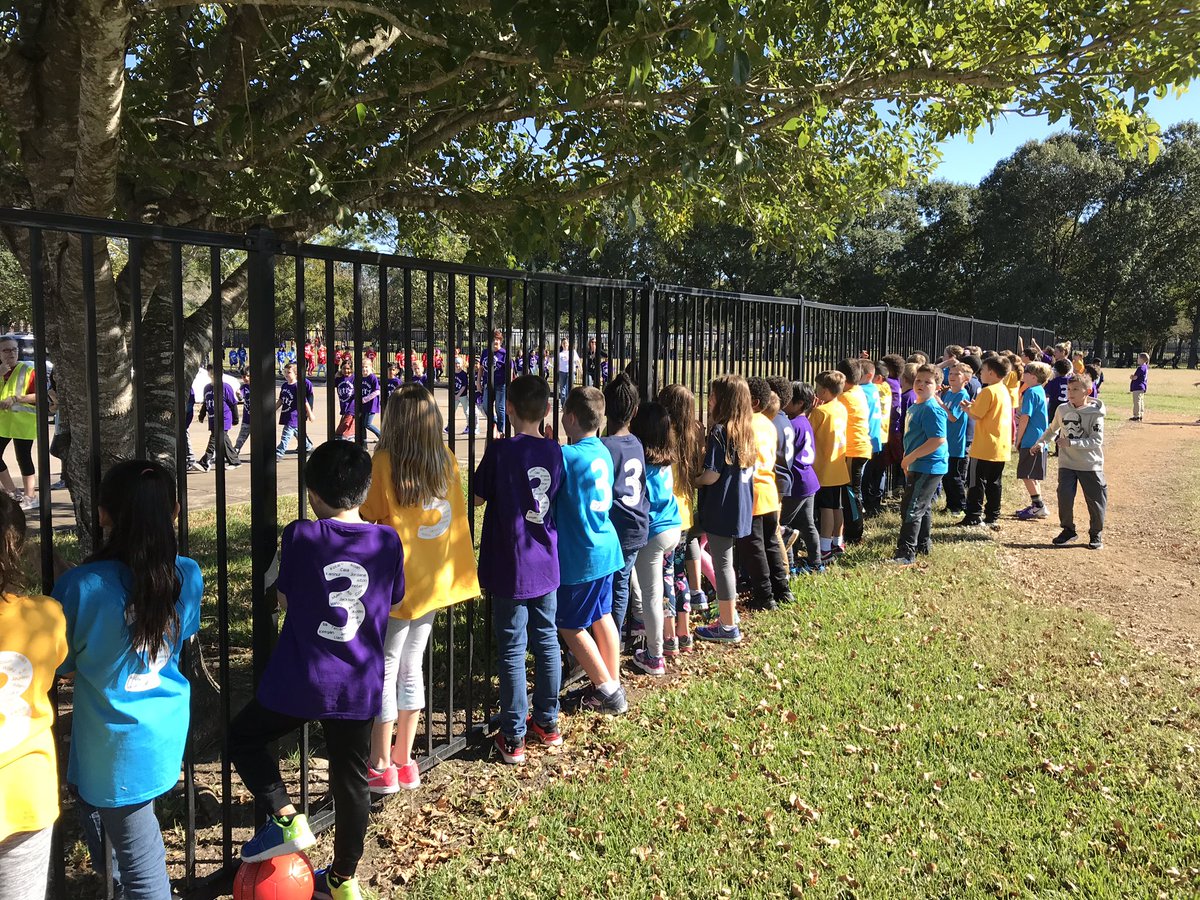 Ward3rdgrade's tweet photo. We had so much fun today during our Diabetes walk, and even afterwards when we cheered on kindergarten, first, and second grade! @WardPECoaches @WardStarsCCISD https://t.co/45tlQZqO3U