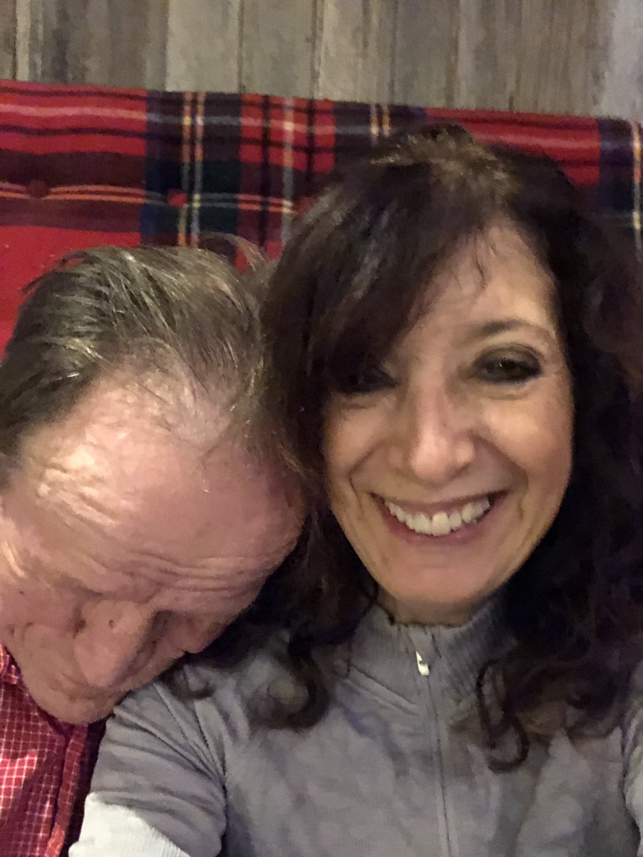 MarionSyversen's tweet image. The date night selfie. #hubslovesselfies #datehouse