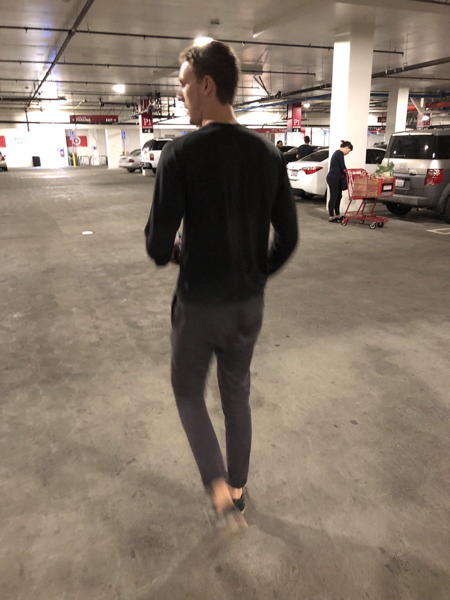 cbehindurback's tweet photo. #BehindYourBak #postearyours someone was creeping on me while I was on my way to target https://t.co/f8FbSjPfr2
