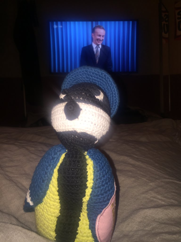 AnMilz's tweet photo. GutenachtTVgucken mit @janboehm u #Schlafmeise im Schaffnerlook #ZugDieWocheUndIch #afterwork #ena2018 https://t.co/zjCLgXMBmZ