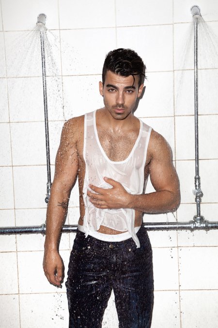 AlphaWolf0804's tweet photo. Joe Jonas.
#Joe #Jonas #Shirtless #sexy https://t.co/p8F4vAWGp2