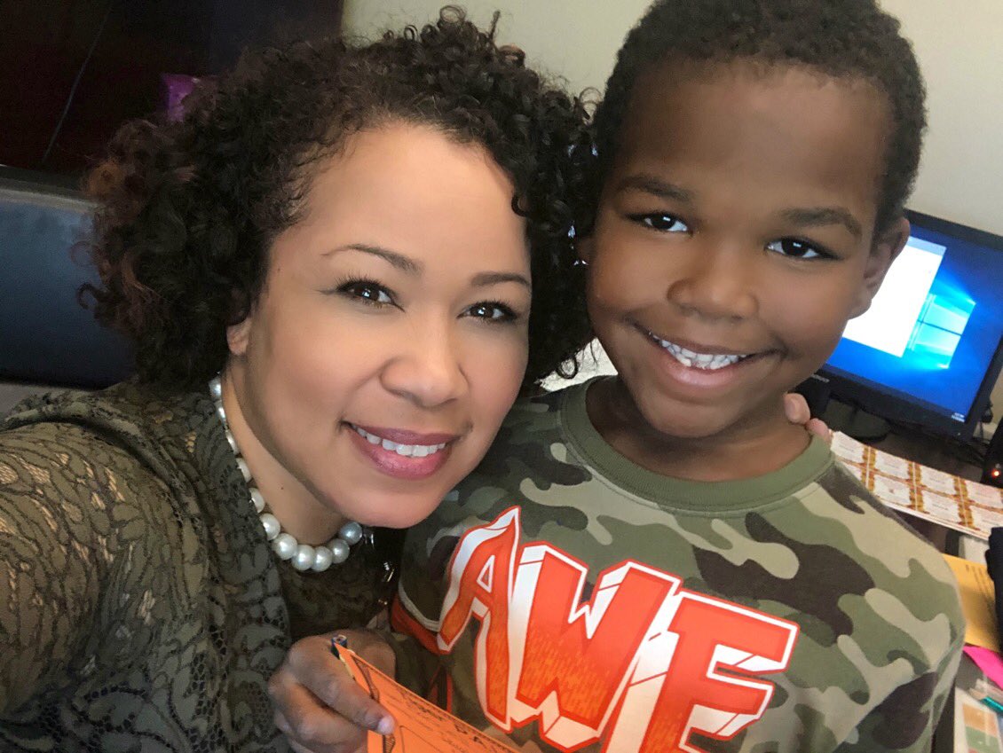 wendy_hurt's tweet photo. #positivecall @Carver_Tigers #24KaratCarver @MMidaM https://t.co/r39X5VstCd