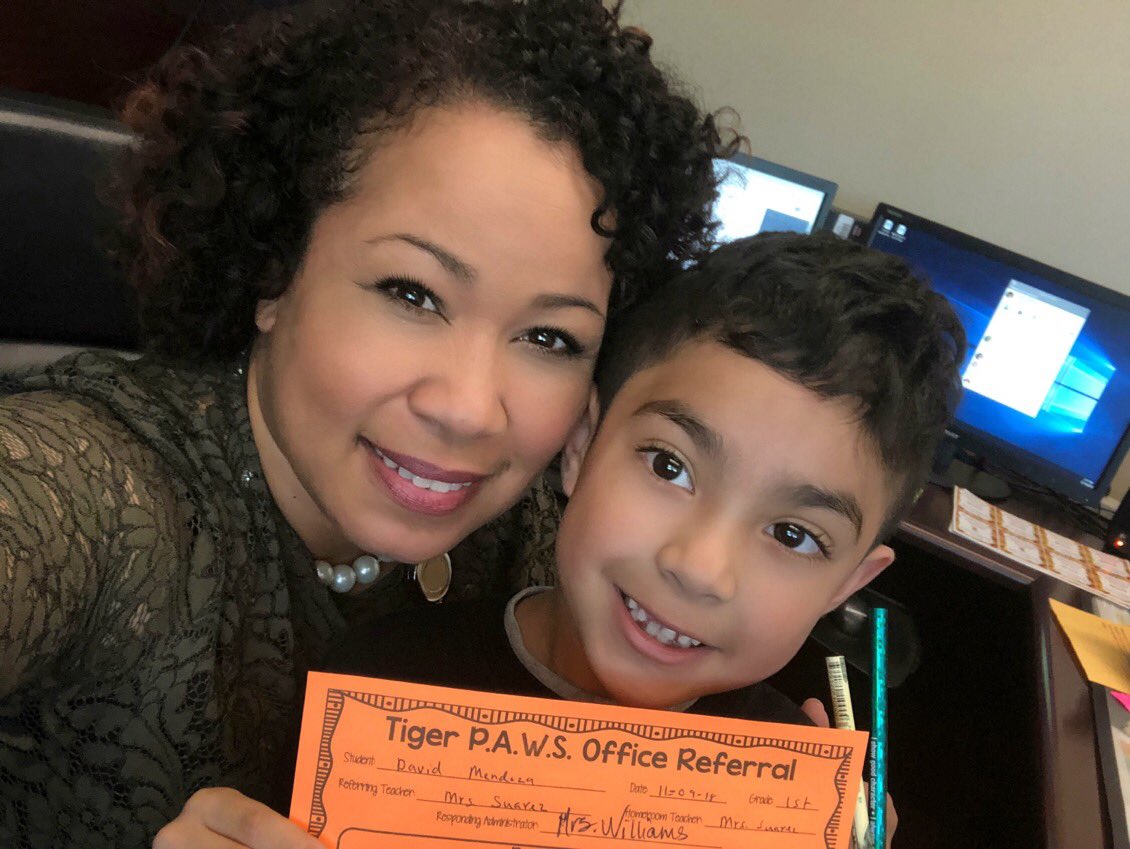 wendy_hurt's tweet photo. #positivecall @Carver_Tigers #24KaratCarver @MMidaM https://t.co/r39X5VstCd