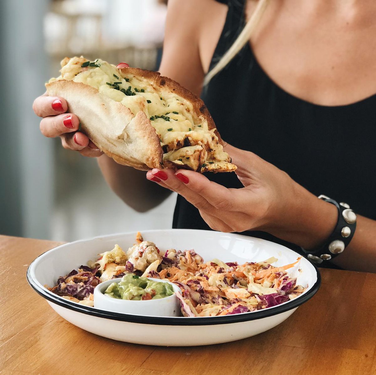 Inminente desembarco de la cadena #Adorado al centro de <a href="/MarDelPlataARG/">Mar del Plata</a>, a una de sus esquinas más importantes. Atentos  !!!! <a href="/Uke7/">Hugo Palavecino</a> <a href="/RevistaCentral1/">Revista Central</a> @telediario10 @Canal8mdp <a href="/pepebasko/">PEPE BASKO</a> <a href="/danielbertagno/">Daniel Bertagno</a> <a href="/clalopeztonon/">Clara López Tonón</a> <a href="/jrodriguezok/">Juan rodriguez</a> <a href="/Luis_bagaloni/">Luis Bagaloni</a> <a href="/MiguelGabbin/">Miguel Gabbin</a>