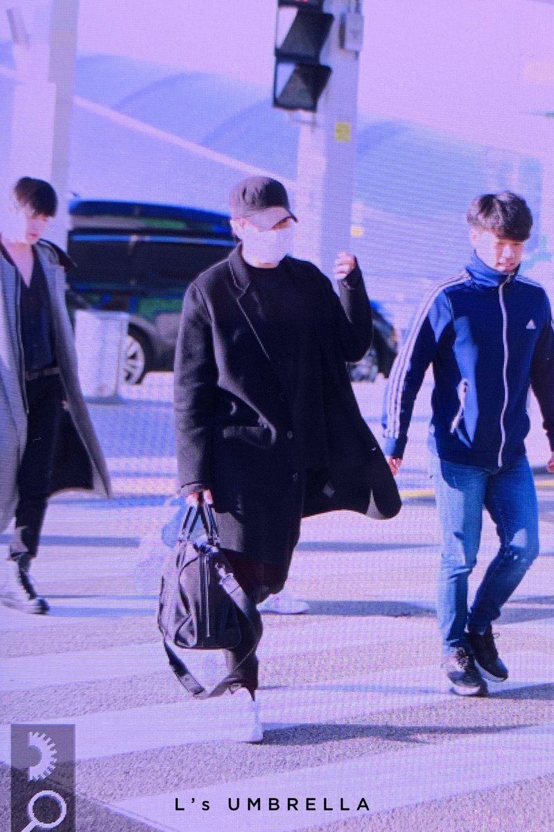 umbrella__l's tweet photo. 181117 ICN #명수 #엘 https://t.co/qnEnH4njR2